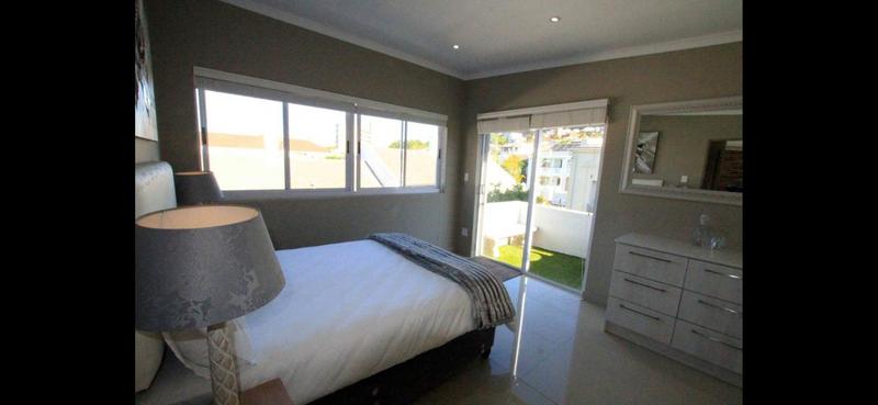 To Let 2 Bedroom Property for Rent in Green Point Western Cape